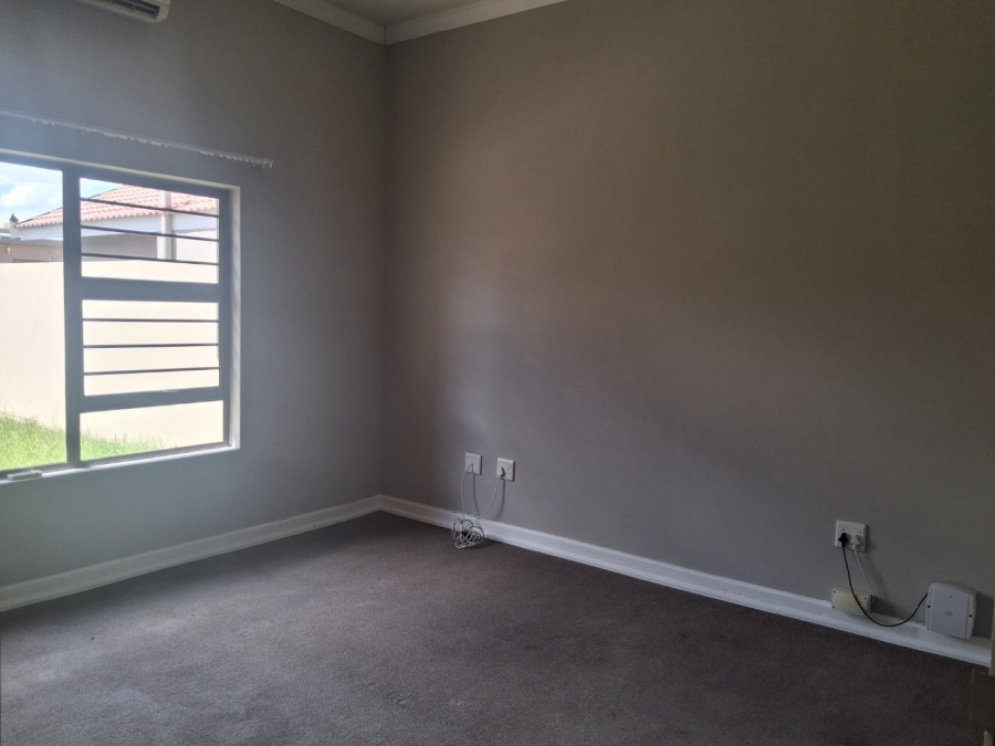 To Let 3 Bedroom Property for Rent in Hillside Free State